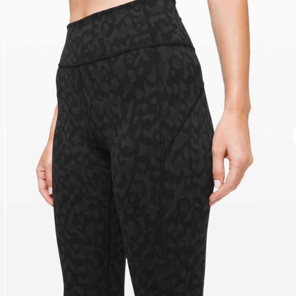 LuluLemons- IN MOVEMENT TIGHT 25" *EVERLUX - Picture 9 of 9